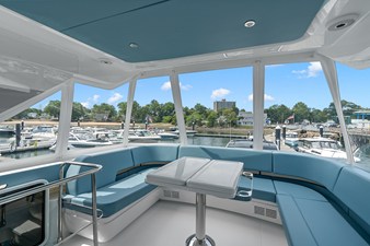 2026 Cruisers Yachts 57 FLY 57