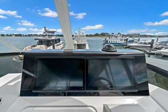 2026 Cruisers Yachts 57 FLY 70