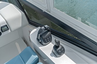 2026 Cruisers Yachts 57 FLY 71