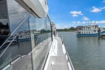2026 Cruisers Yachts 57 FLY 73