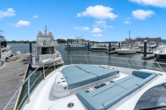 2026 Cruisers Yachts 57 FLY 75