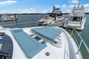 2026 Cruisers Yachts 57 FLY 76