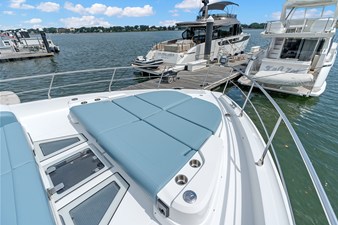 2026 Cruisers Yachts 57 FLY 77