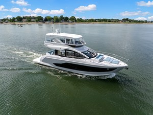 2026 Cruisers Yachts 57 FLY 81