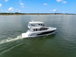 2026 Cruisers Yachts 57 FLY 82
