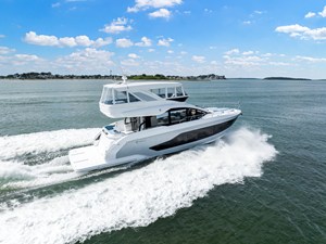 2026 Cruisers Yachts 57 FLY 83