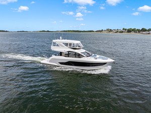 2026 Cruisers Yachts 57 FLY 85