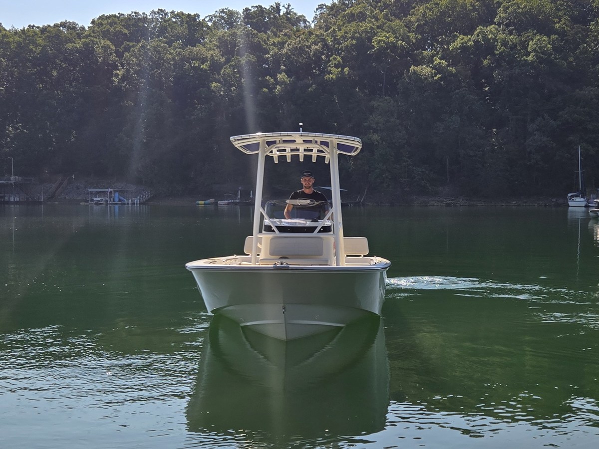 2026 Boston Whaler 190 Montauk 3