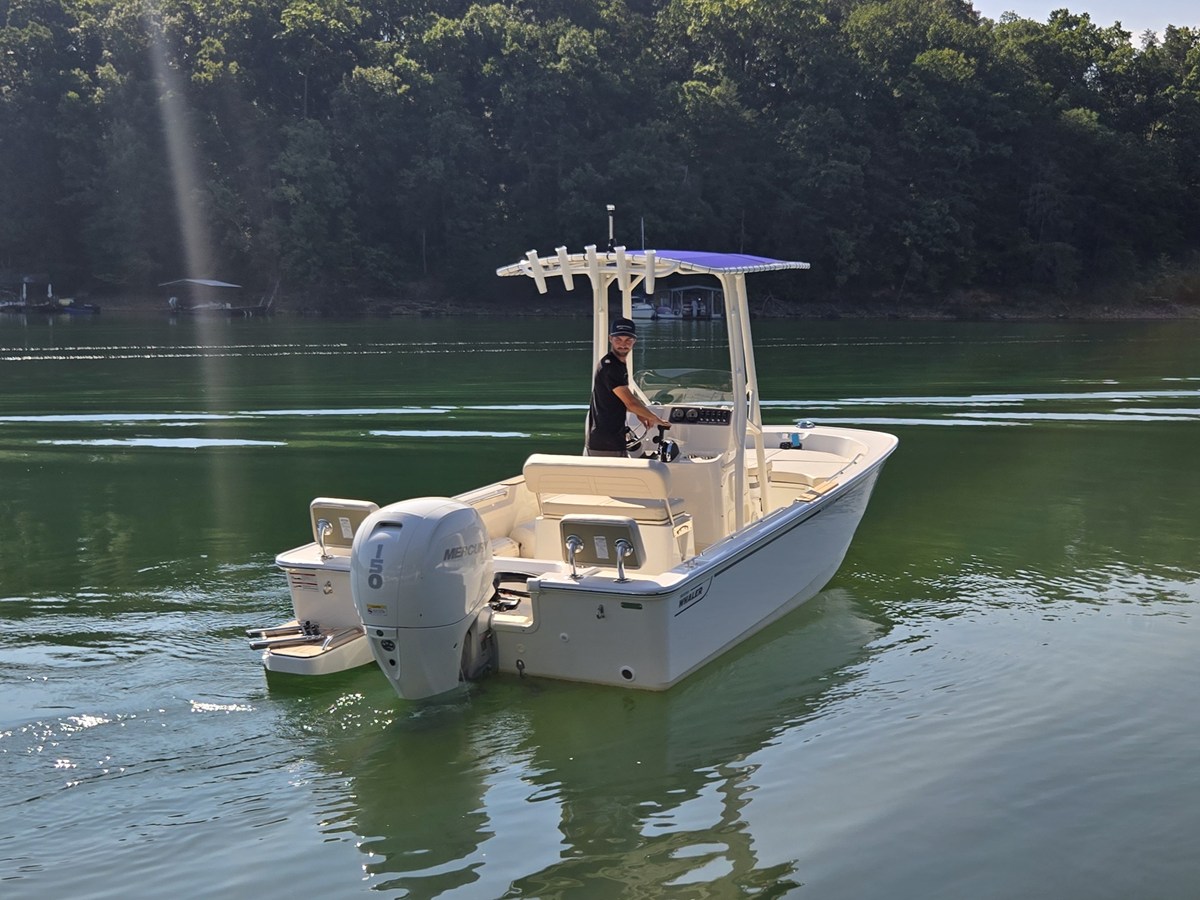2026 Boston Whaler 190 Montauk 6