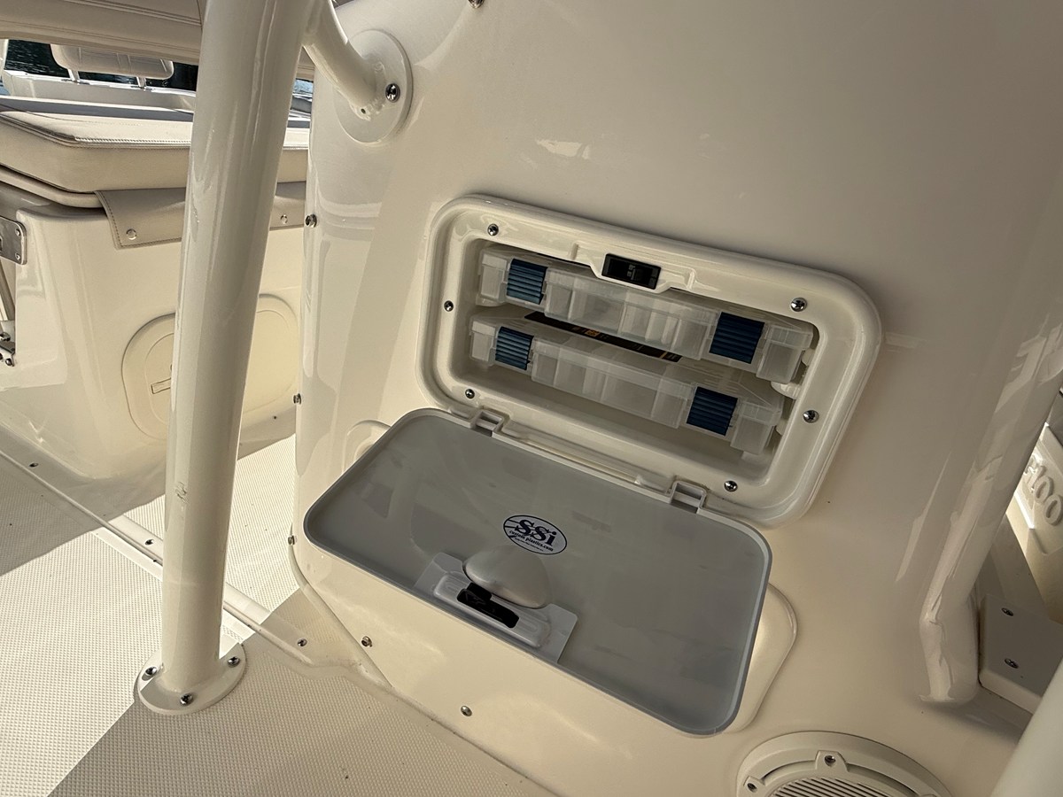 2026 Boston Whaler 190 Montauk 15