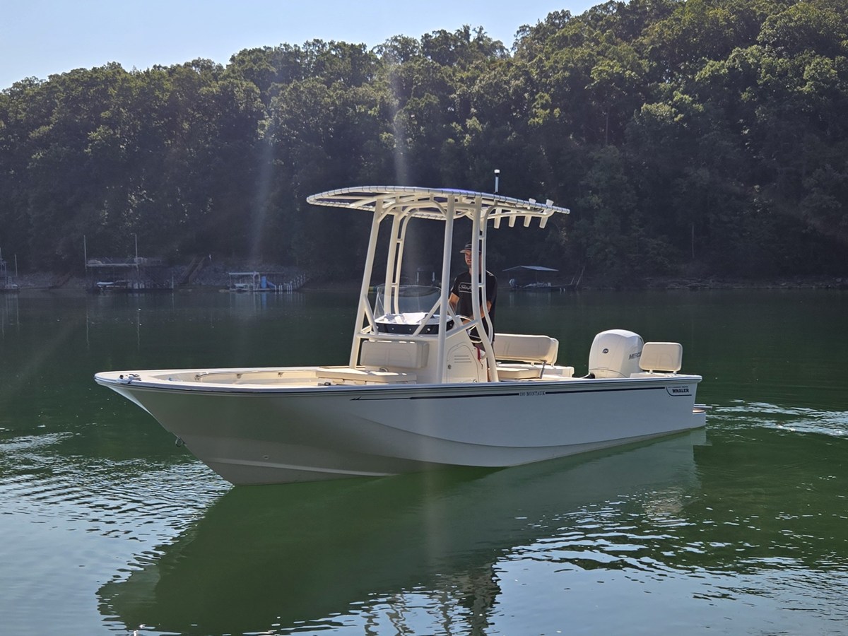 2026 Boston Whaler 190 Montauk 18