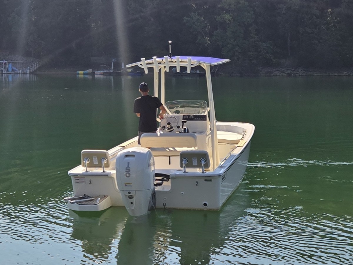 2026 Boston Whaler 190 Montauk 22