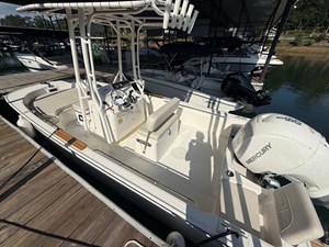 2026 Boston Whaler 190 Montauk 10