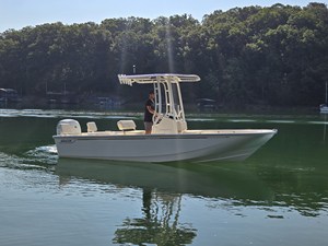 2026 Boston Whaler 190 Montauk 21