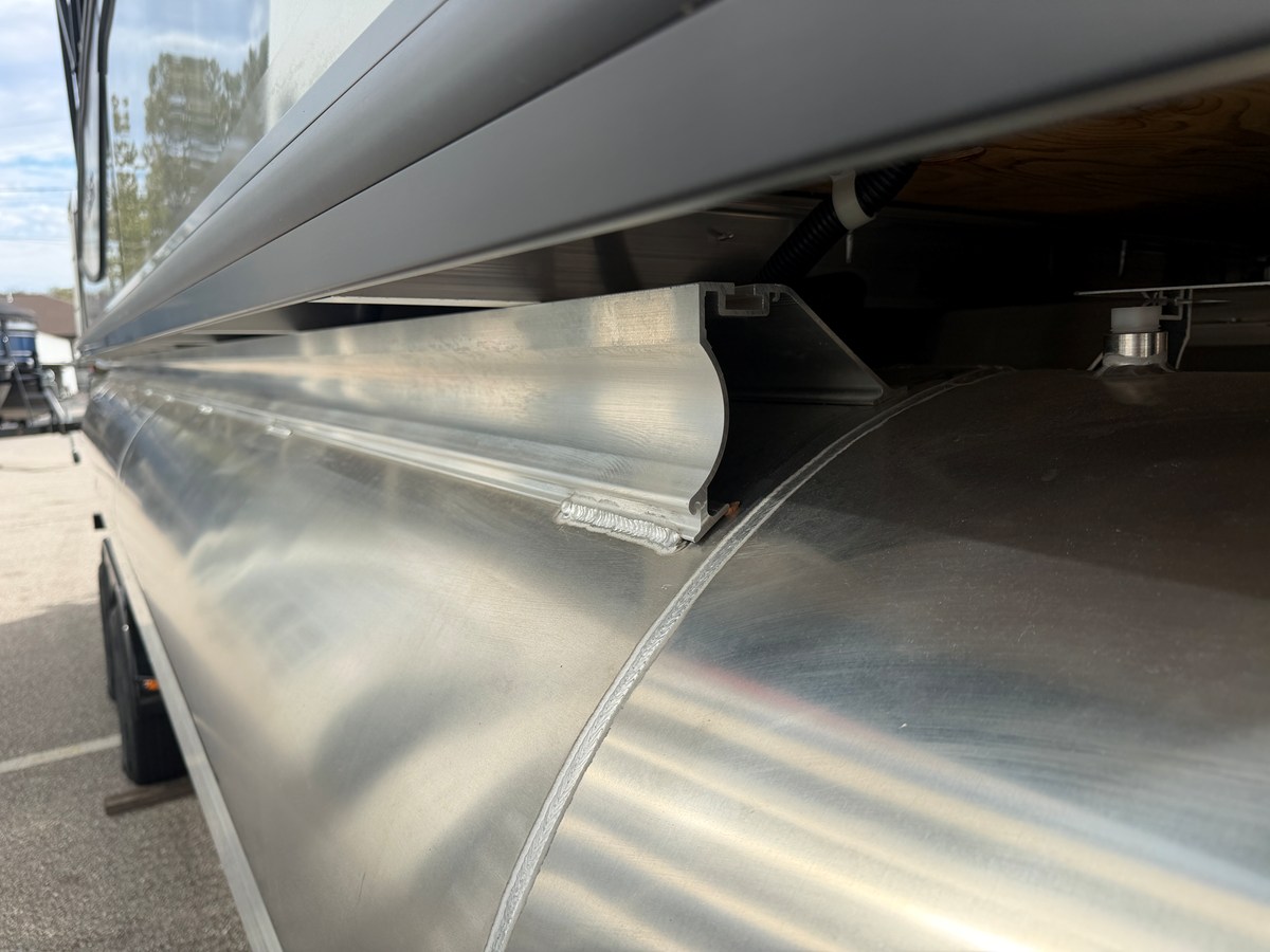 2027 Harris Sunliner 230 13