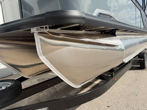 2027 Harris Sunliner 230 11