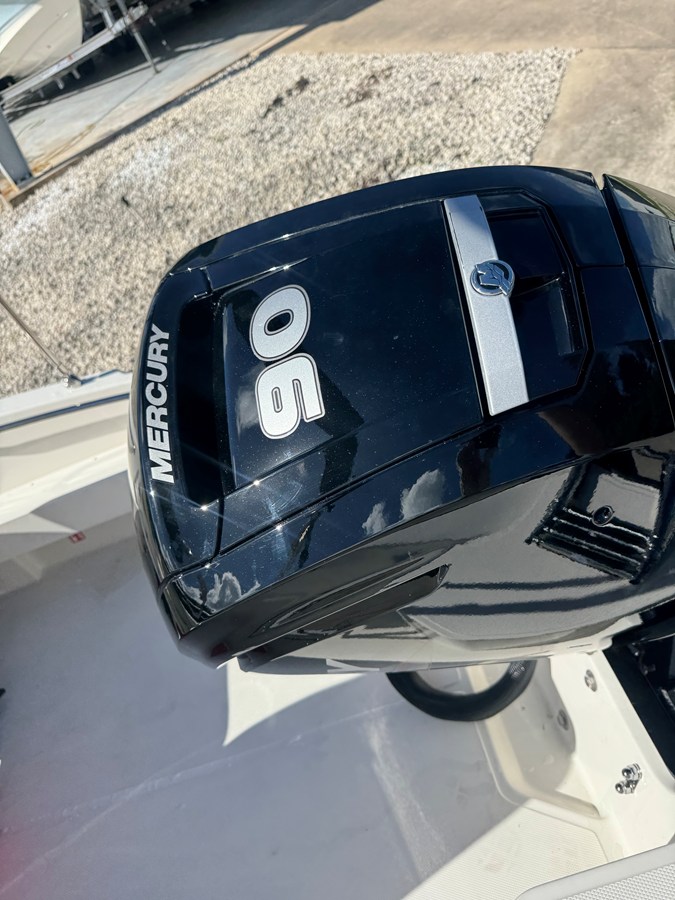 2027 Boston Whaler 160 Super Sport 4