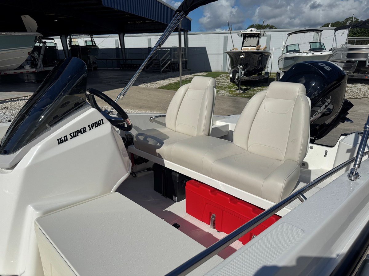 2027 Boston Whaler 160 Super Sport 6
