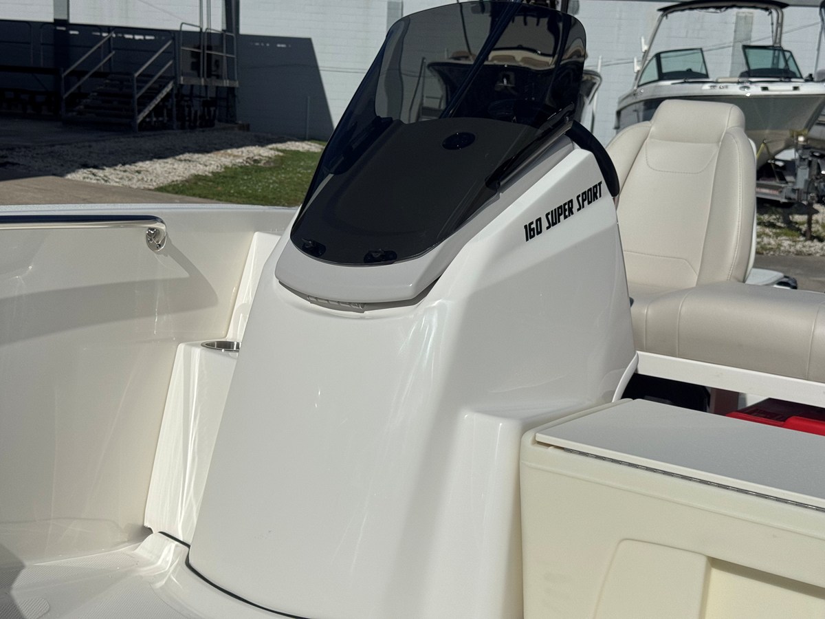 2027 Boston Whaler 160 Super Sport 10