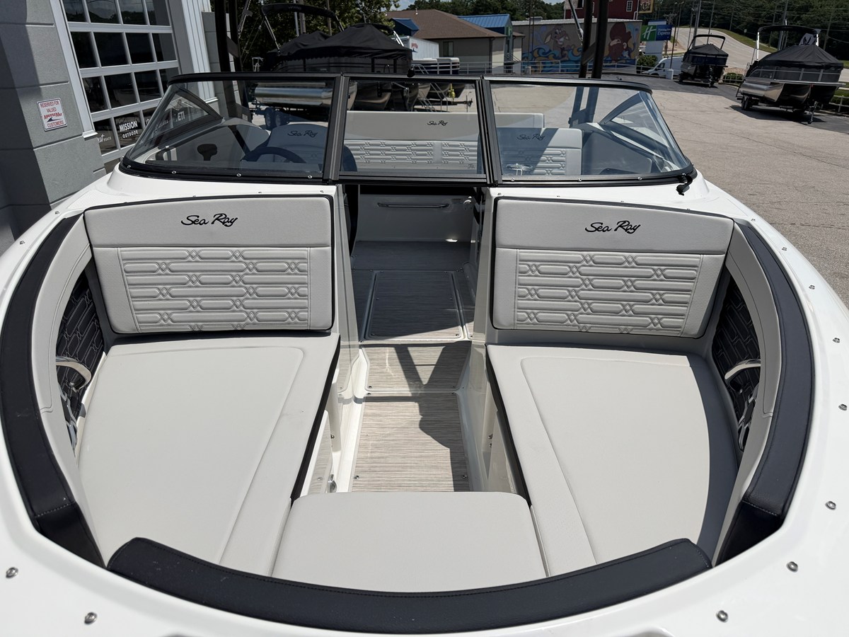 2027 Sea Ray SPX 210 10