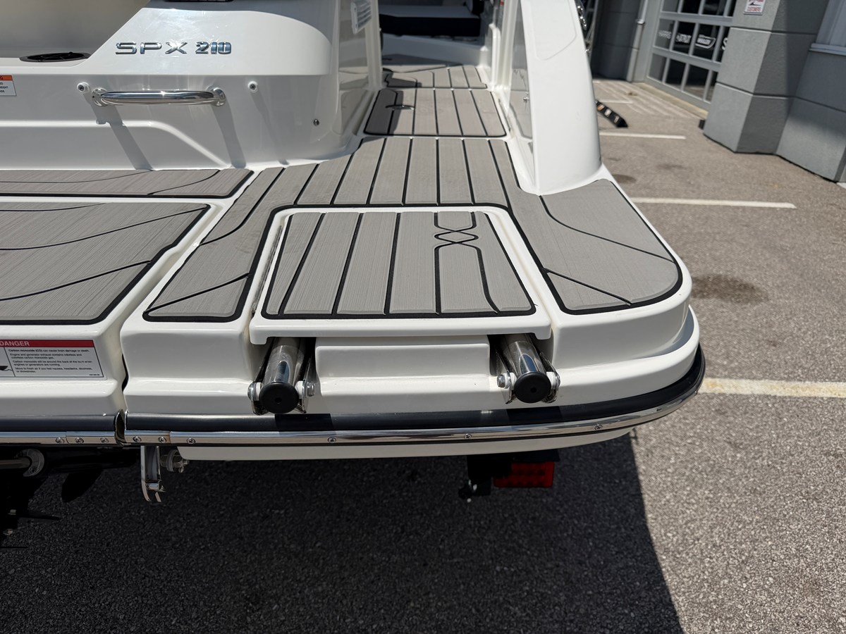 2027 Sea Ray SPX 210 14