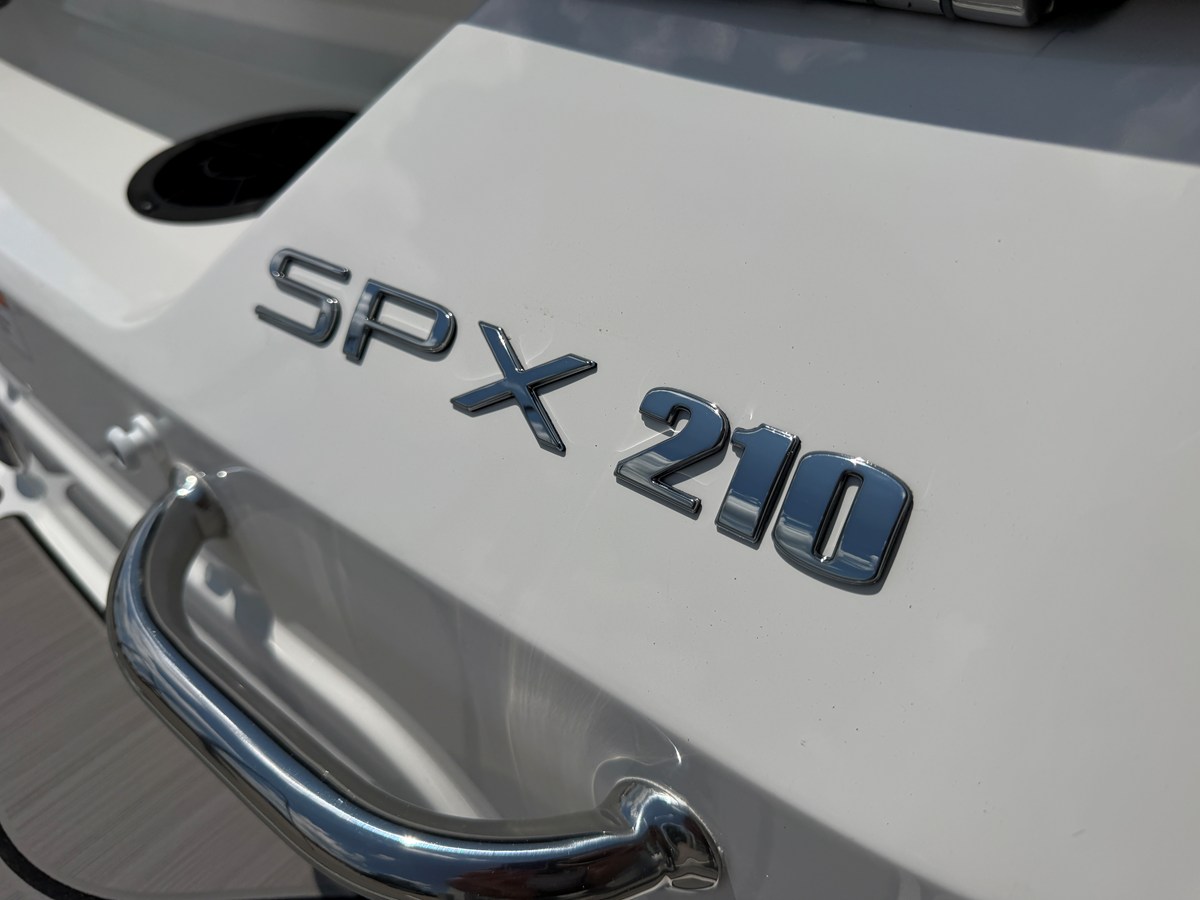 2027 Sea Ray SPX 210 16