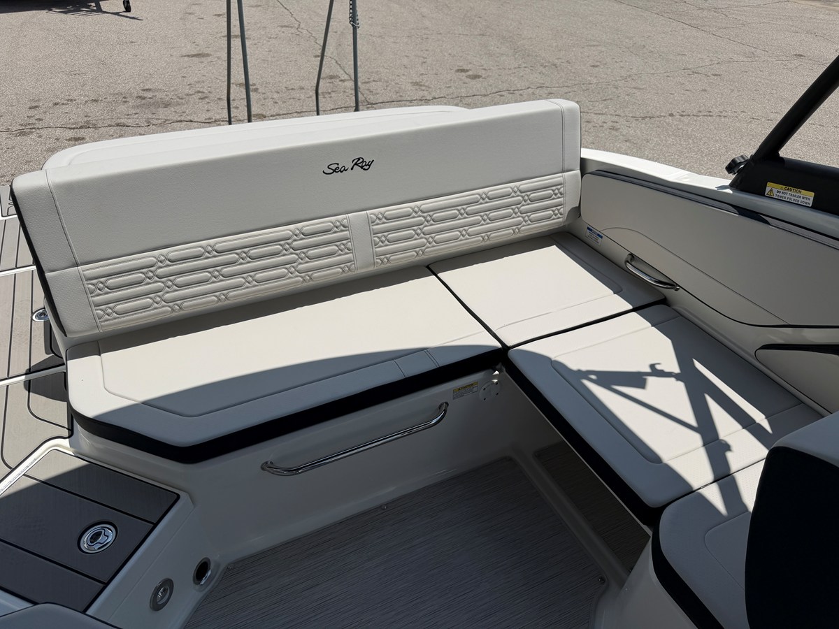 2027 Sea Ray SPX 210 25