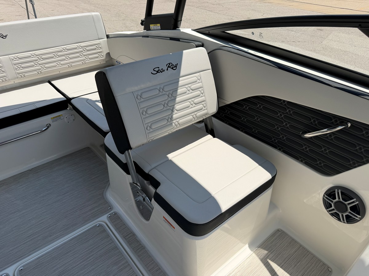 2027 Sea Ray SPX 210 35