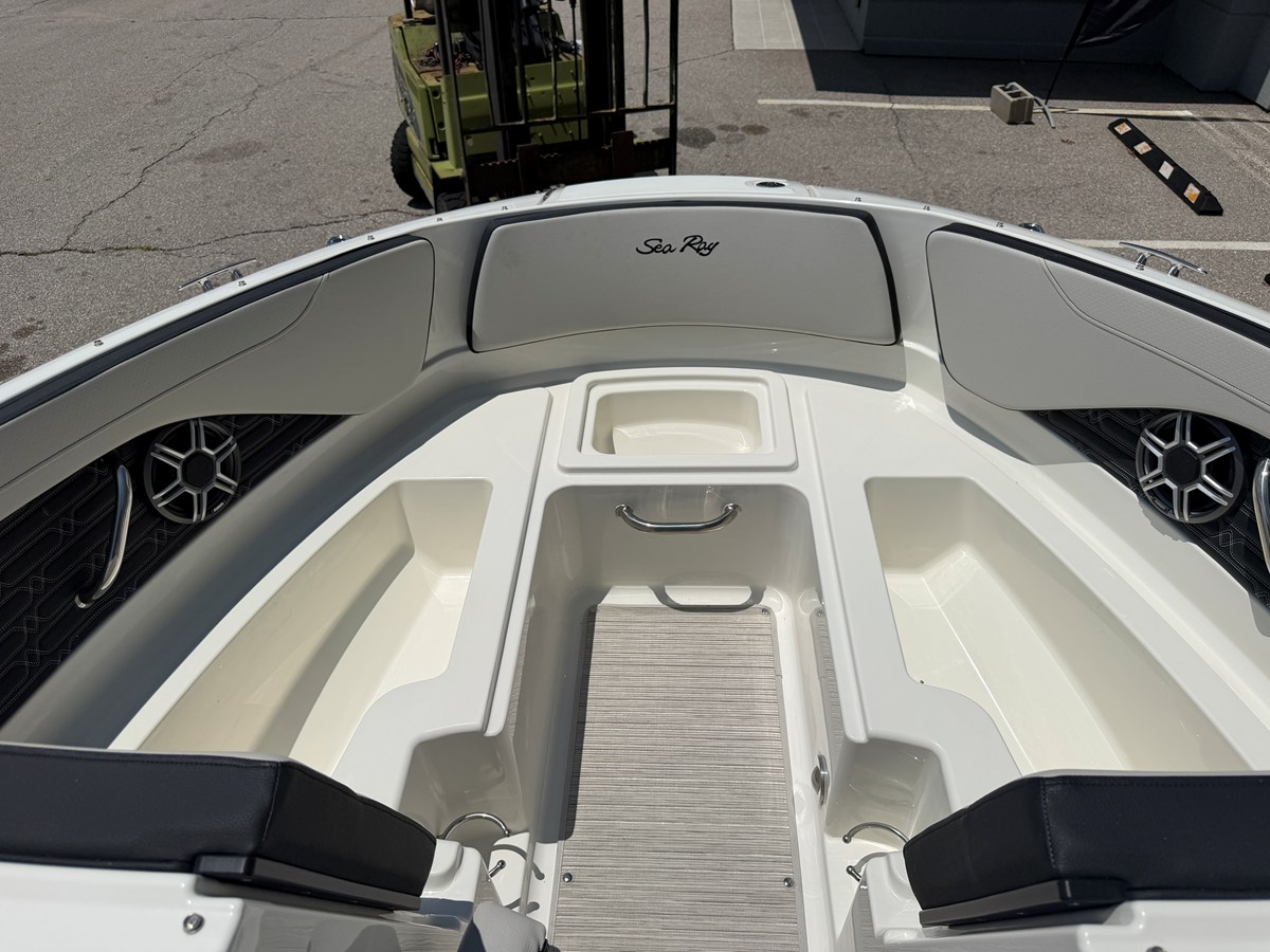 2027 Sea Ray SPX 210 45