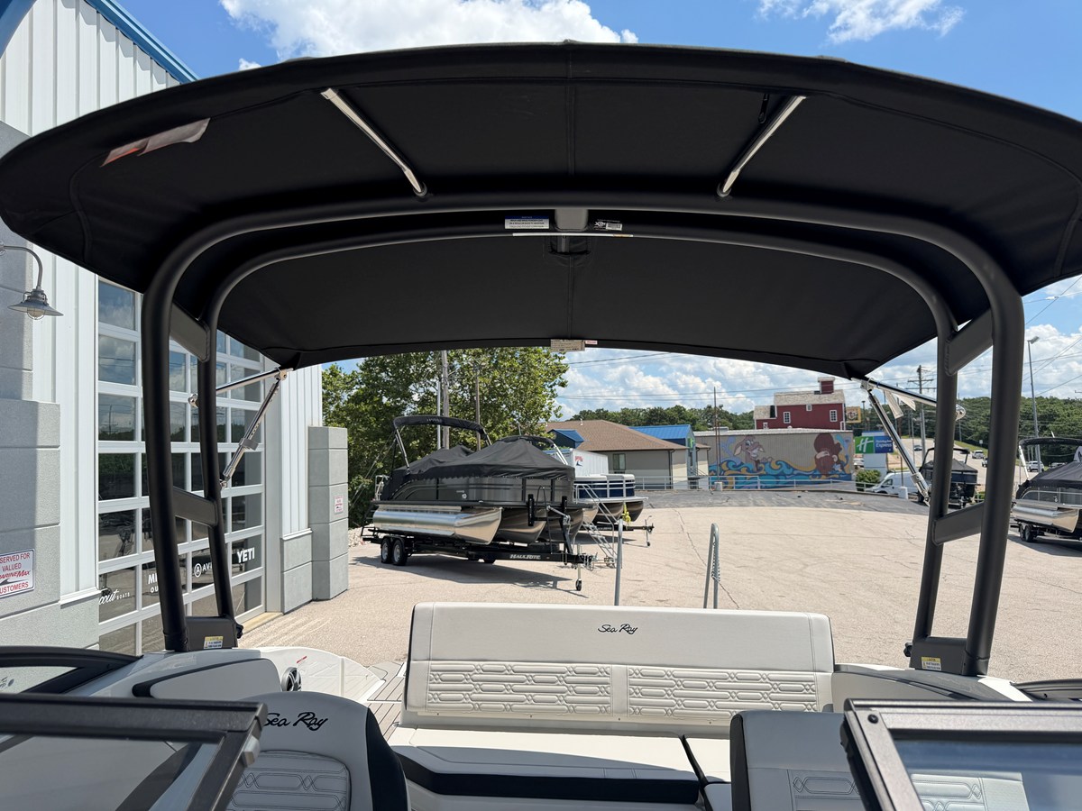 2027 Sea Ray SPX 210 58