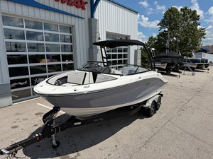 Sea Ray SPX 210 1 2027 Sea Ray SPX 210 2