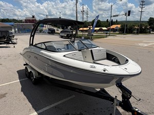 Sea Ray SPX 210 5 2027 Sea Ray SPX 210 6