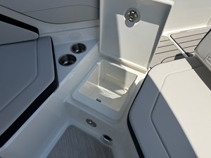 2027 Sea Ray SPX 210 23