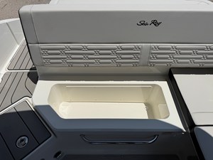 2027 Sea Ray SPX 210 26