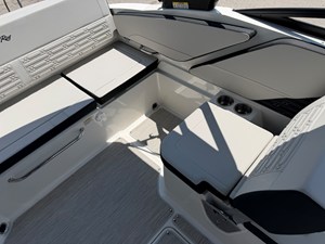 2027 Sea Ray SPX 210 29