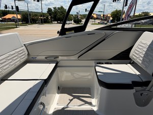 2027 Sea Ray SPX 210 30