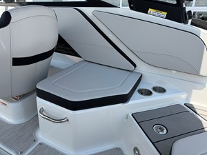 2027 Sea Ray SPX 210 31