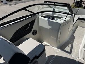 2027 Sea Ray SPX 210 39