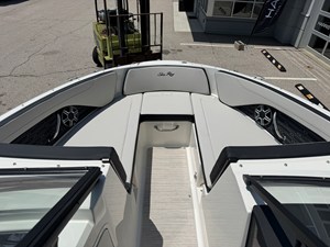 2027 Sea Ray SPX 210 41