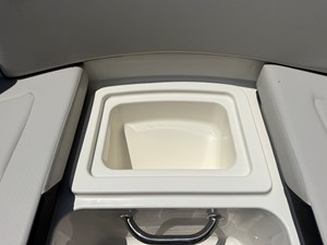 2027 Sea Ray SPX 210 44