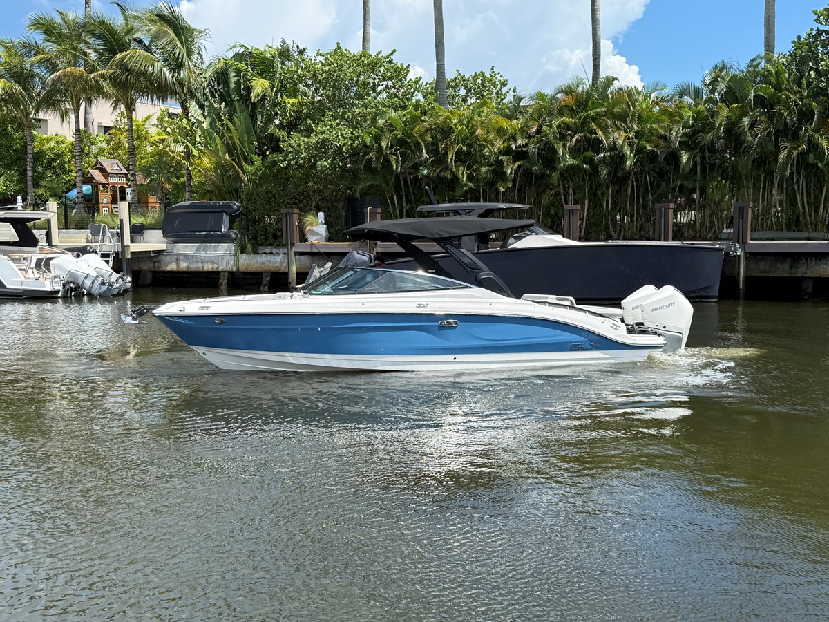 2026 Sea Ray SLX 280 Outboard 3