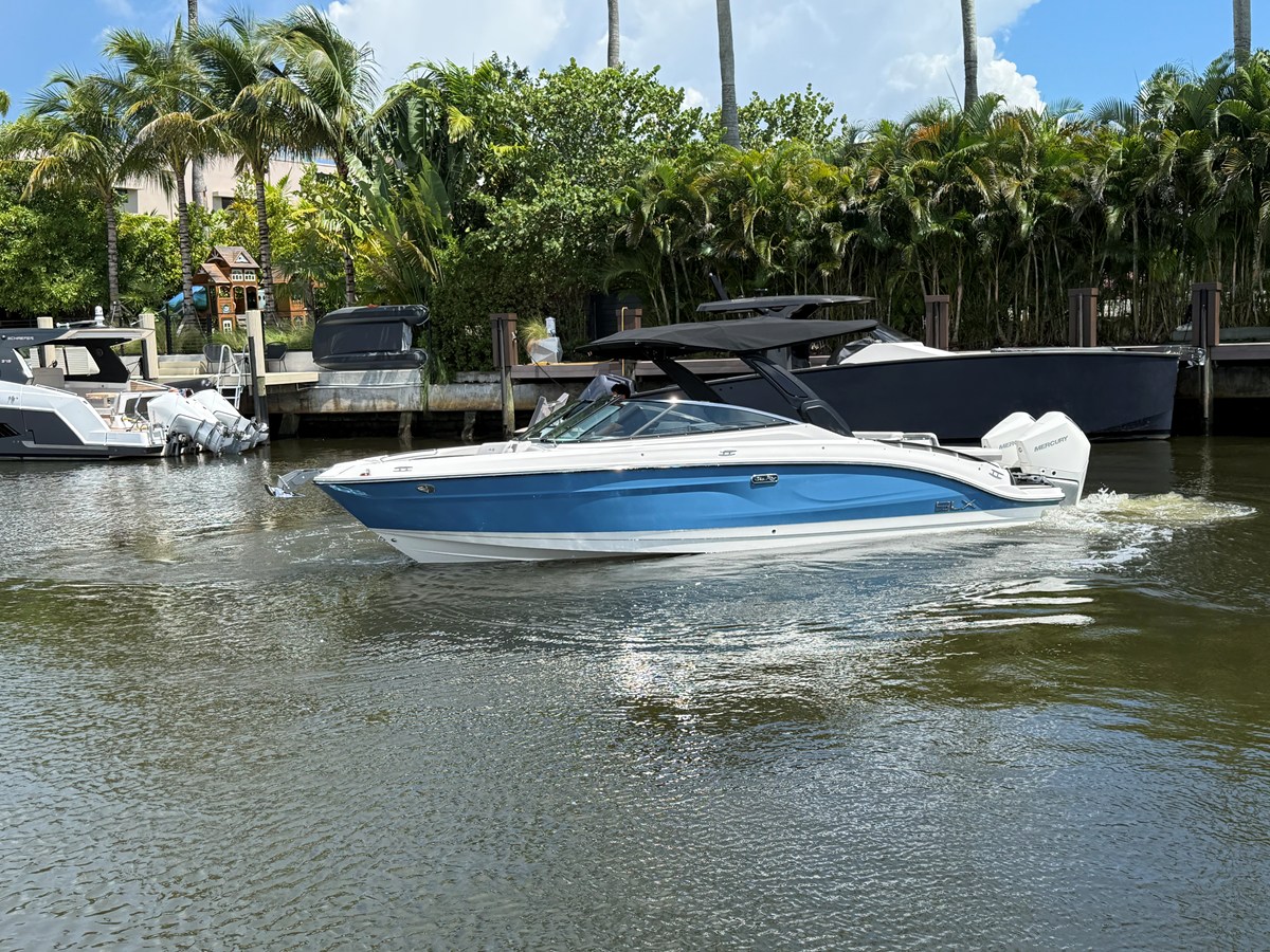 2026 Sea Ray SLX 280 Outboard 4