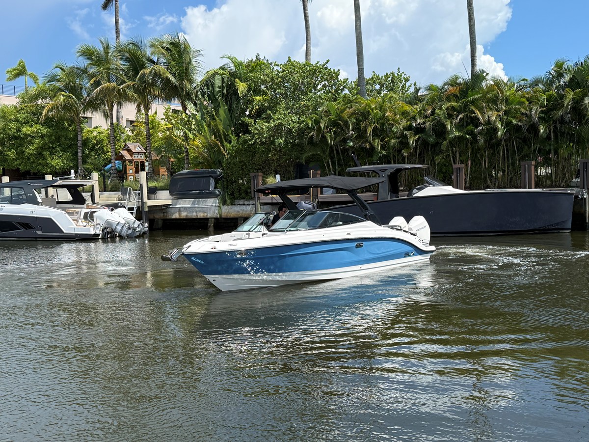 2026 Sea Ray SLX 280 Outboard 7