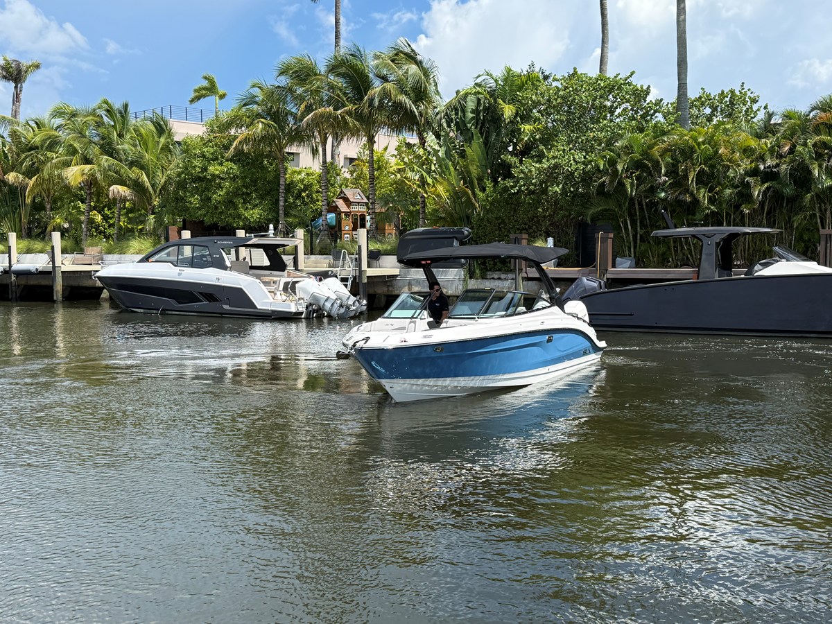 2026 Sea Ray SLX 280 Outboard 9