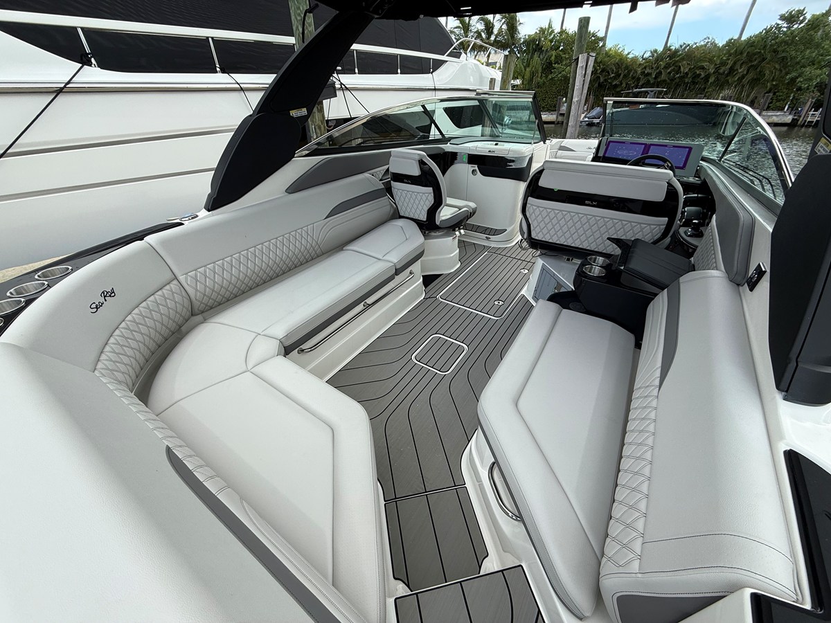 2026 Sea Ray SLX 280 Outboard 19