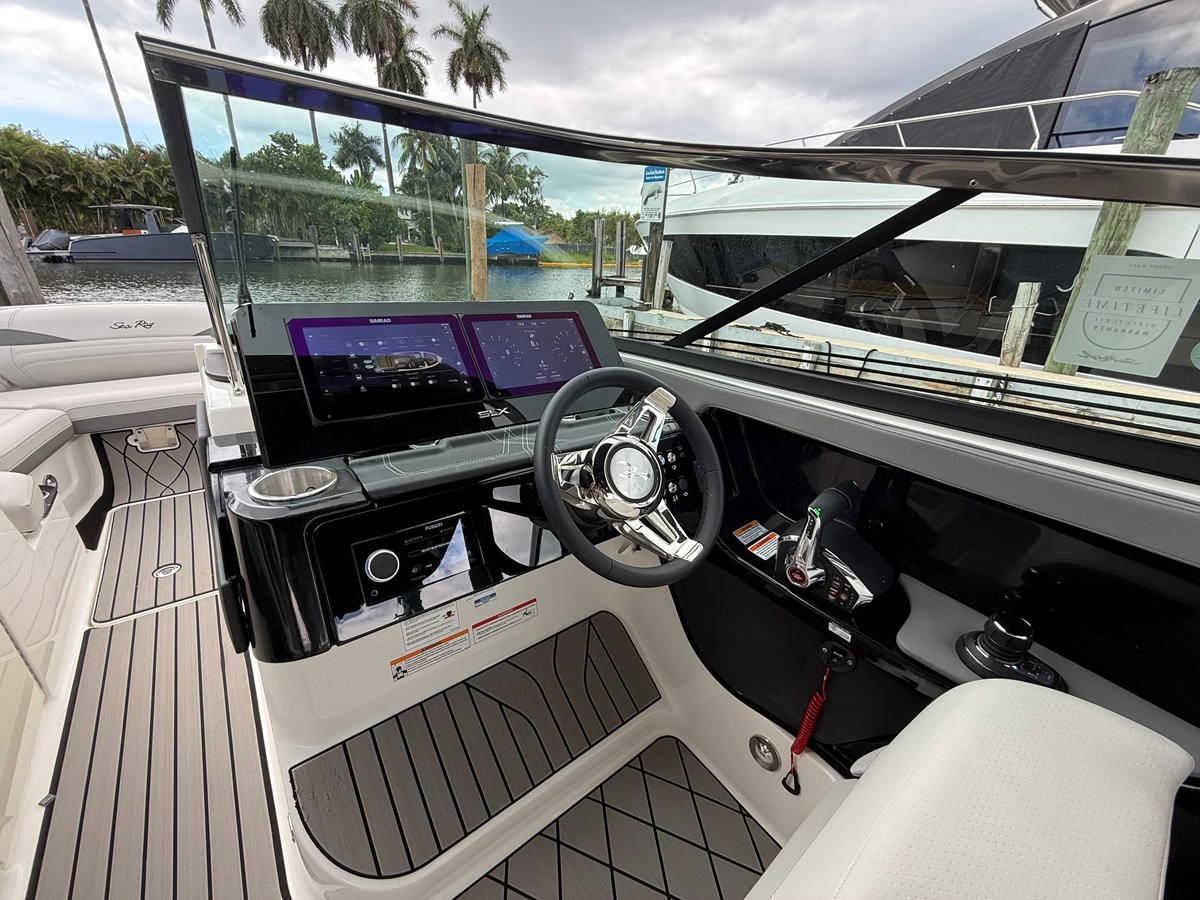 2026 Sea Ray SLX 280 Outboard 21