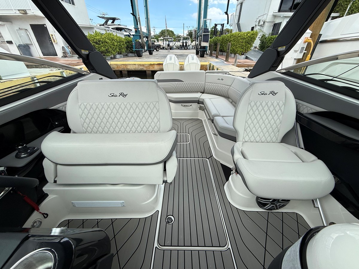 2026 Sea Ray SLX 280 Outboard 26