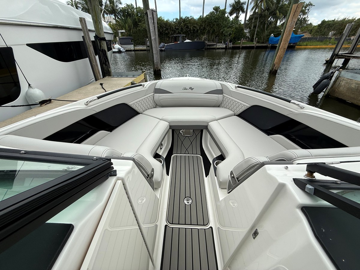 2026 Sea Ray SLX 280 Outboard 28