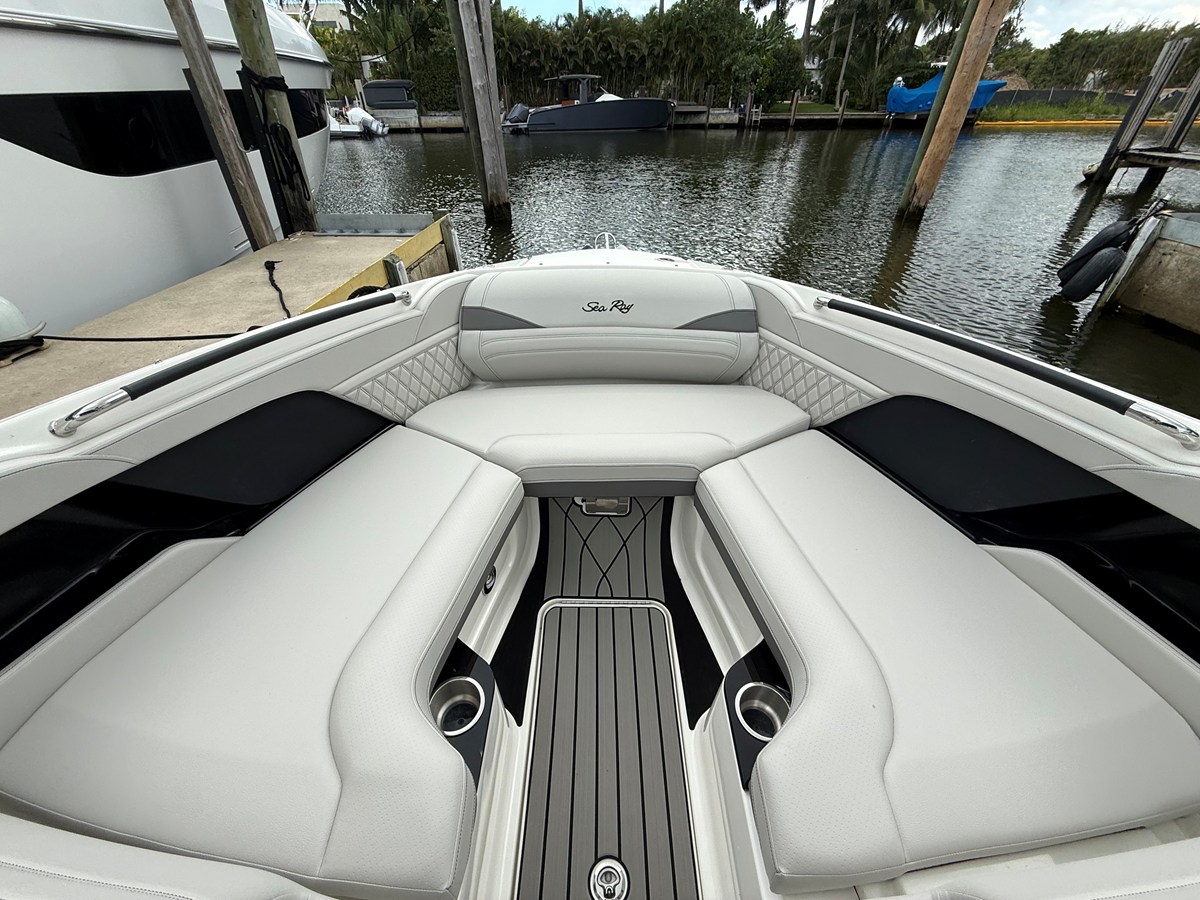 2026 Sea Ray SLX 280 Outboard 29