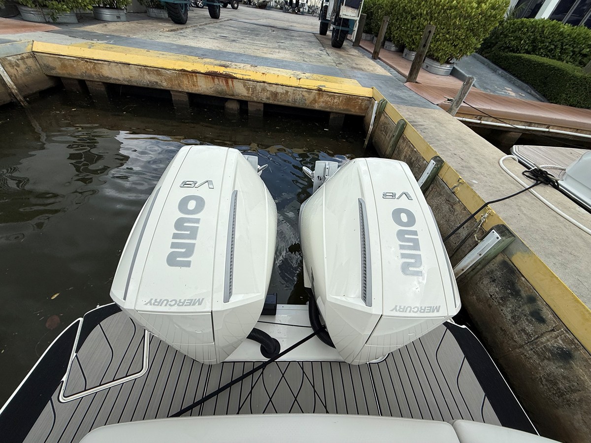 2026 Sea Ray SLX 280 Outboard 31